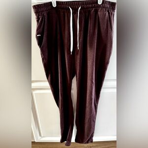 Men’s size XL Vuori ponto performance pants, oxblood heather/ burgundy color